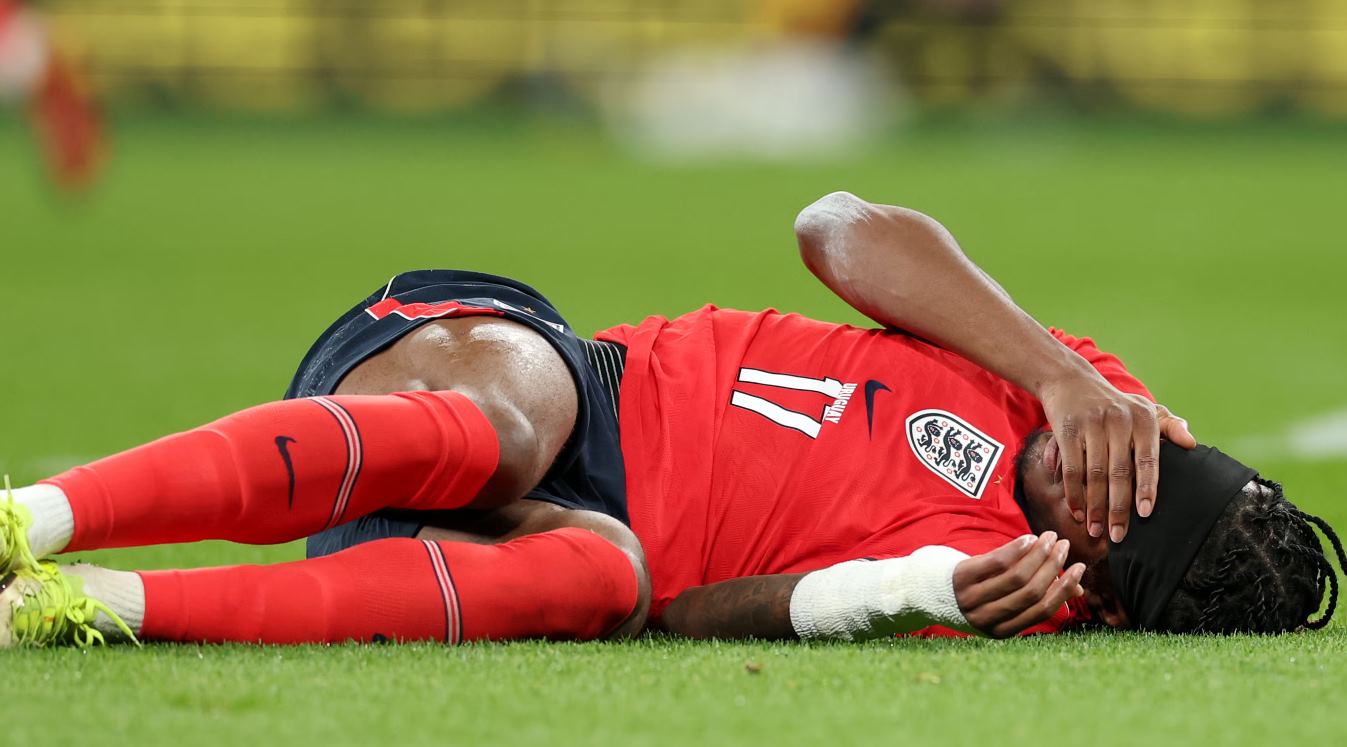 Arsenal Cemas Lihat Noni Madueke Gunakan Penyangga Lutut Usai Bela Timnas Inggris