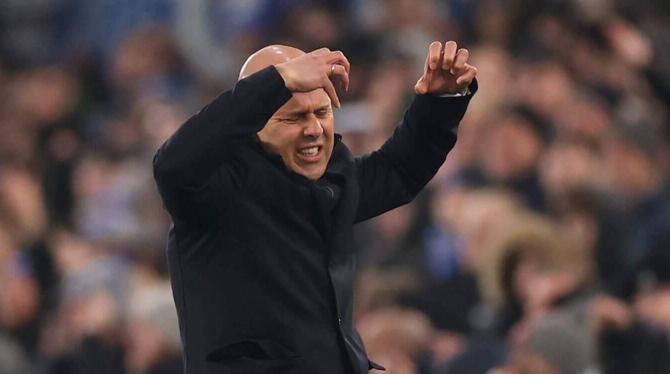 Keputusan Nekat Arne Slot Nyaris Jadi Bumerang Buat Liverpool di City Ground!