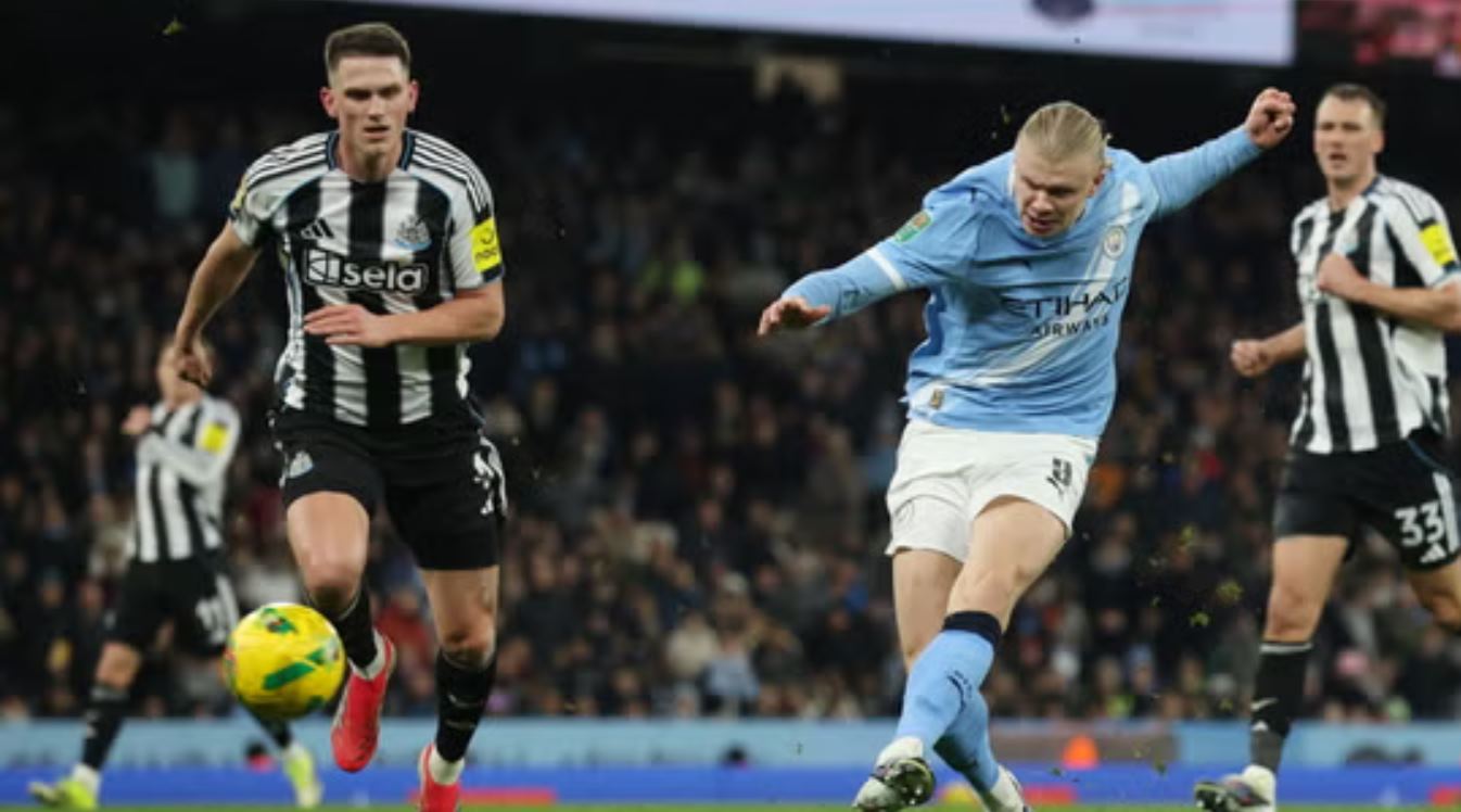 Tiga Gol Cepat di Etihad, Manchester City Singkirkan The Magpies dan Melaju ke Final Carabao Cup